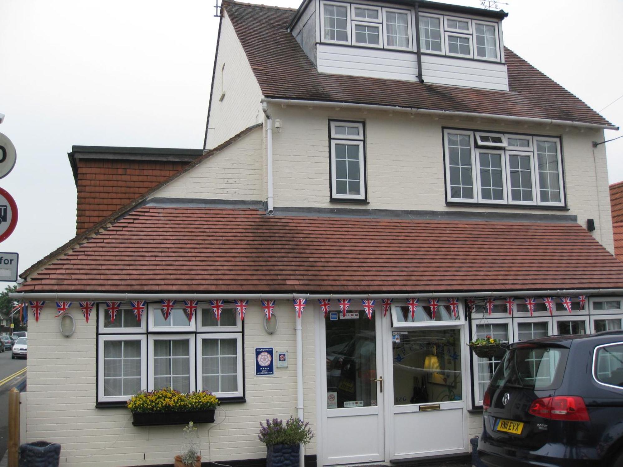 Penryn Guest House, Ensuite Rooms, Free Parking And Free Wifi Stratford-upon-Avon Ngoại thất bức ảnh