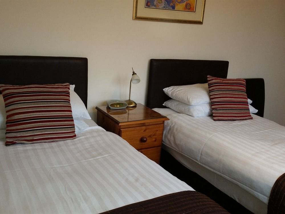 Penryn Guest House, Ensuite Rooms, Free Parking And Free Wifi Stratford-upon-Avon Ngoại thất bức ảnh